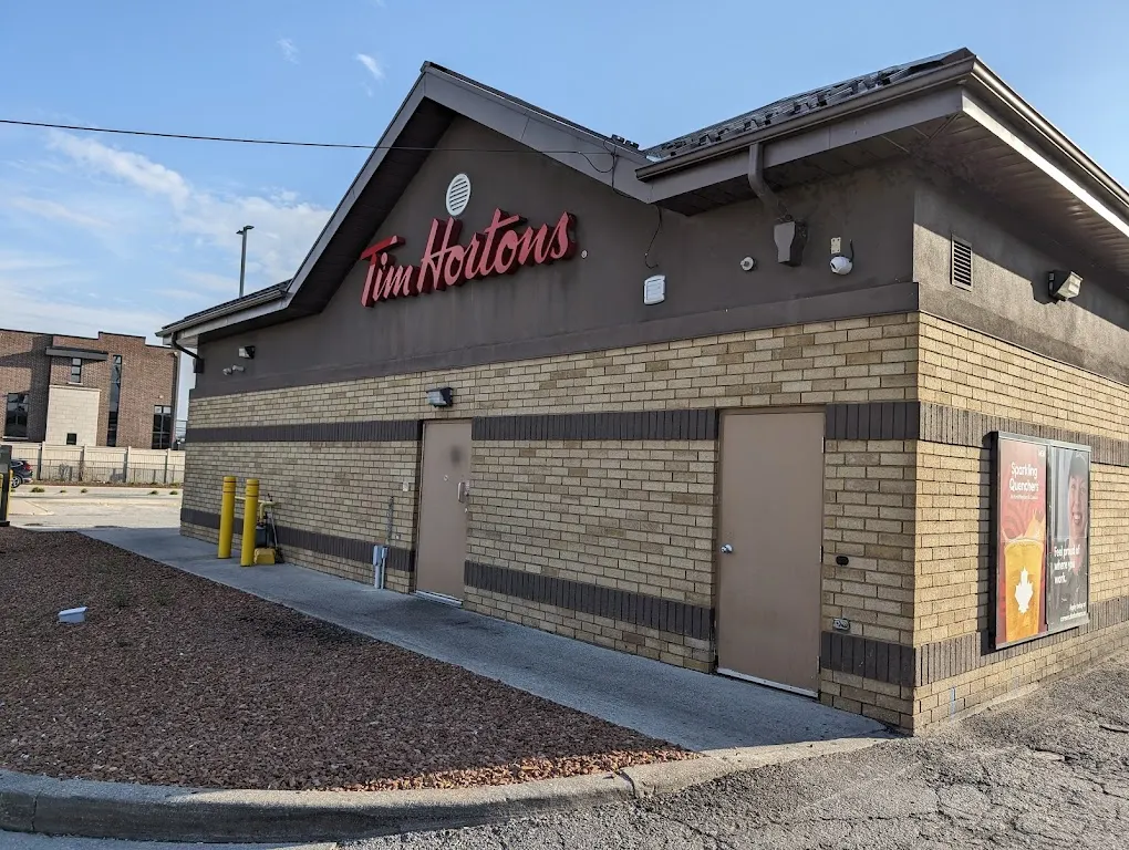 Tim Hortons storefront and interior at 9200 Bathurst St, Thornhill, ON