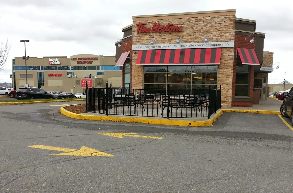 Tim Hortons storefront and interior at 3319, Du Carrefour, Beauport, QC