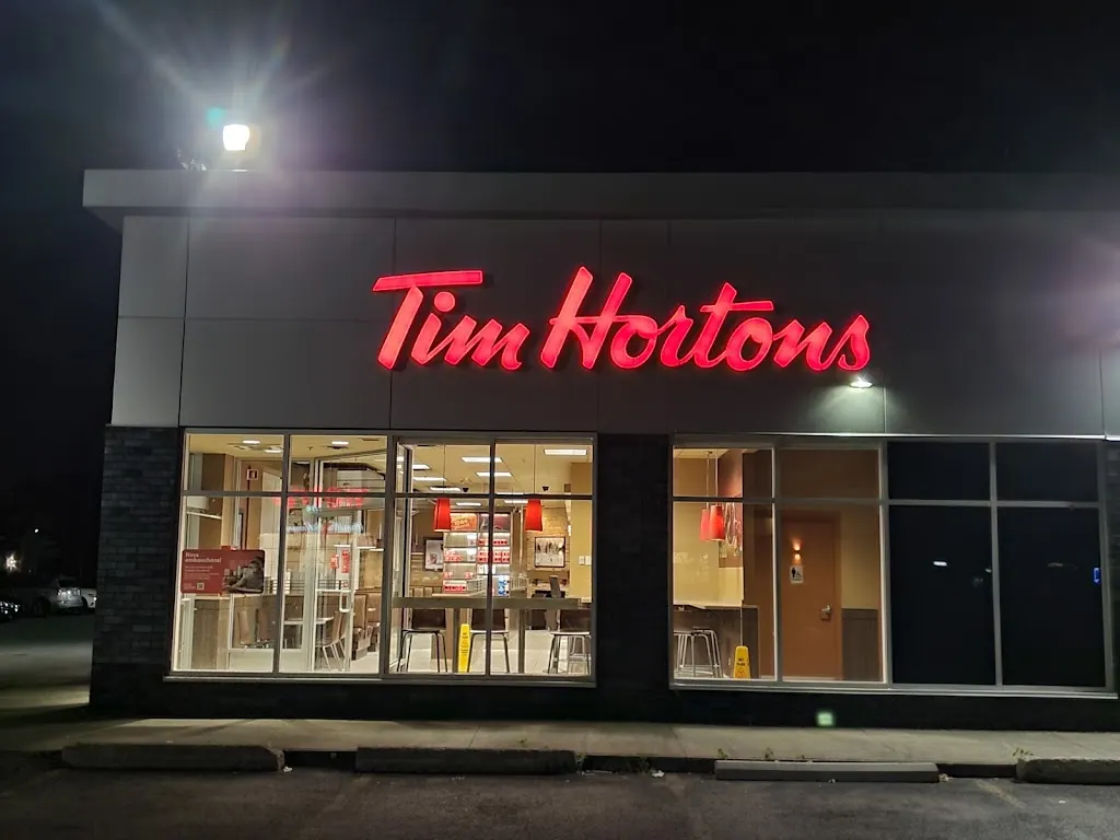 Tim Hortons storefront and interior at 5525 Av Auteuil, Brossard, QC