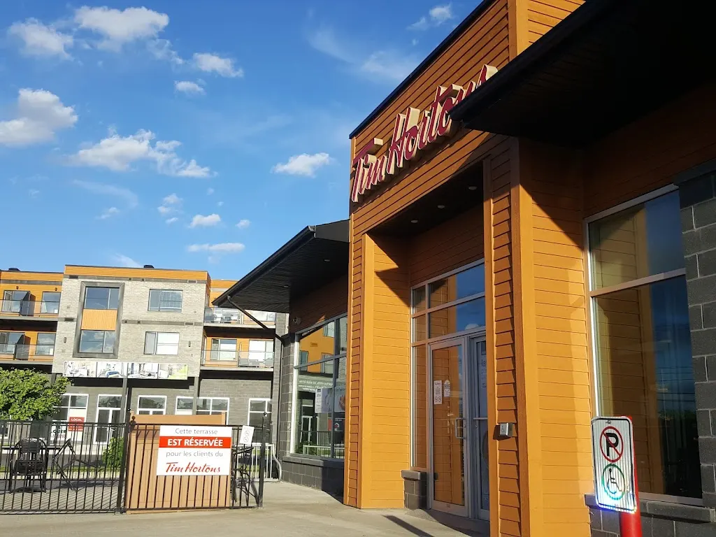 Tim Hortons storefront and interior at 1477 Chemin De Chambly  A Coté De La Station Shell, Carignan, QC