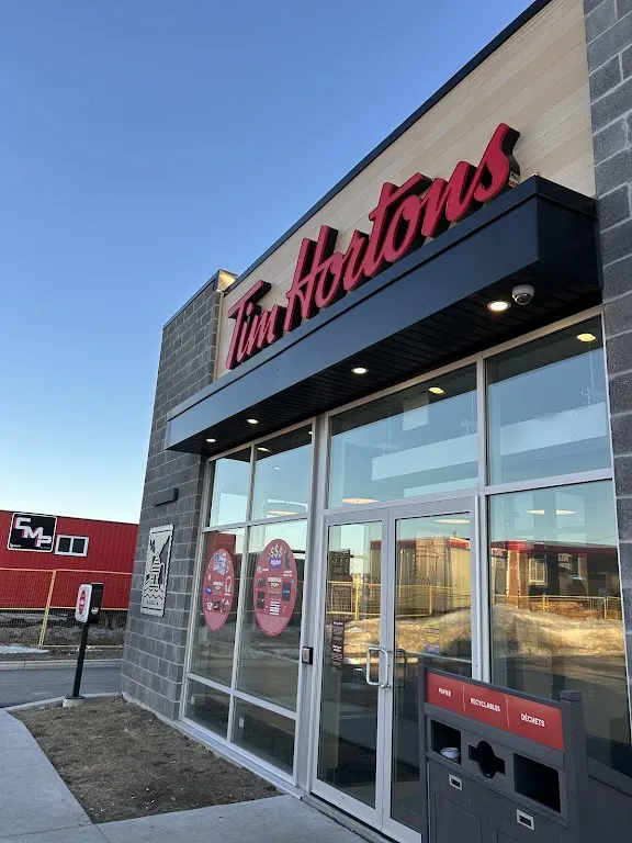 Tim Hortons storefront and interior at 200 Boul. Primeau, Châteauguay, QC
