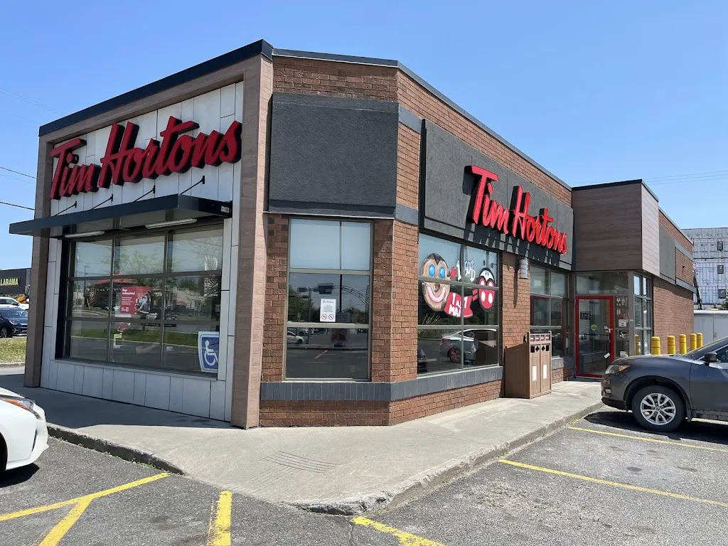 Tim Hortons storefront and interior at 1615 Rue Du Sud, Cowansville, QC