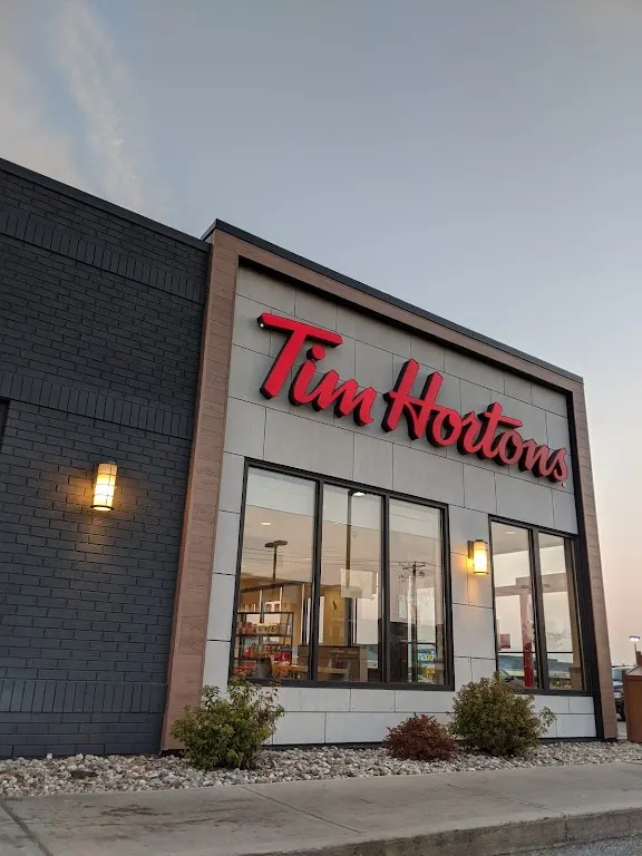 Tim Hortons storefront and interior at 25 Ch De La Savane, Gatineau, QC