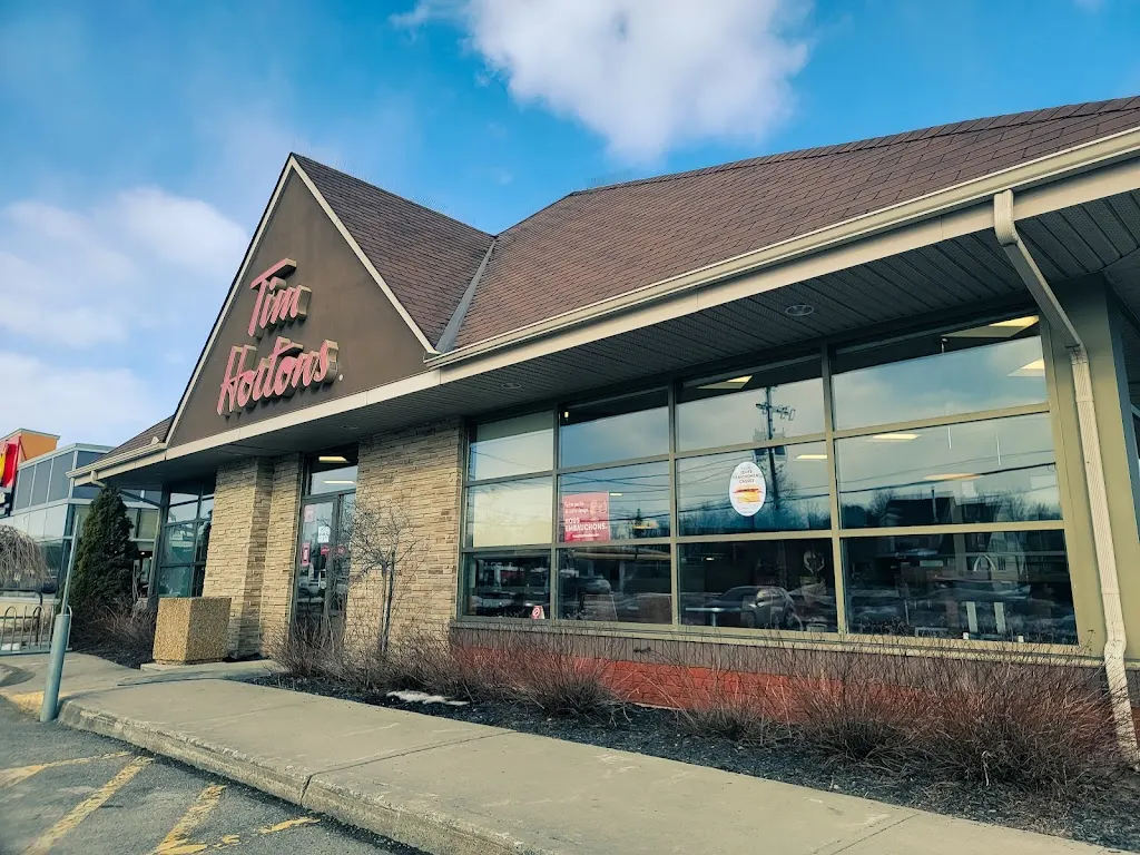 Tim Hortons storefront and interior at 405 Ch Vanier, Gatineau, QC