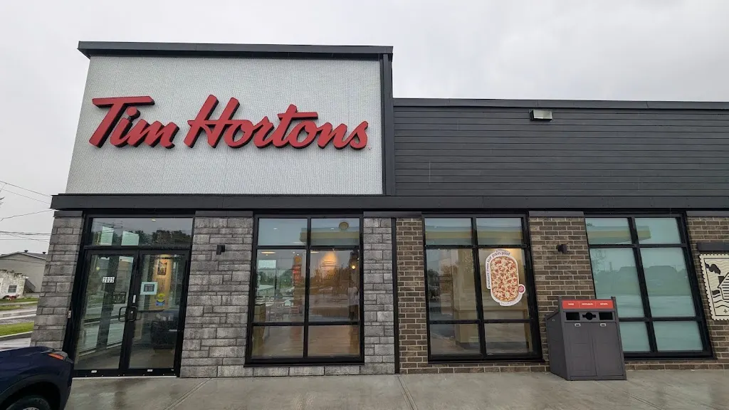 Tim Hortons storefront and interior at 2035 Ridge Road, Huntingdon, QC