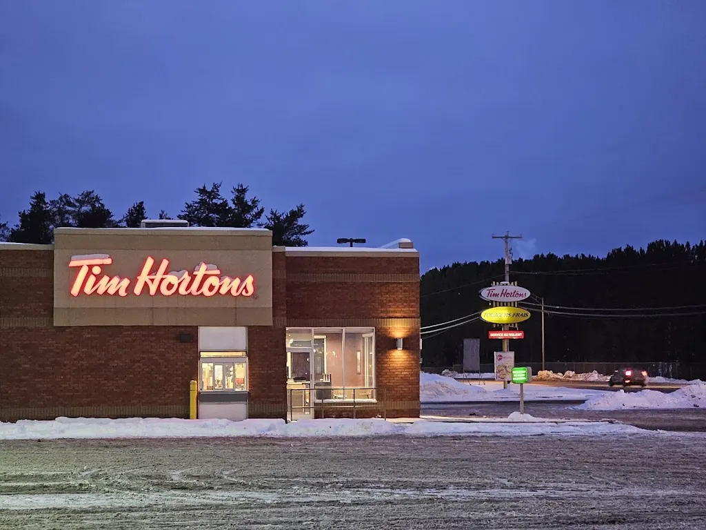 Tim Hortons storefront and interior at 1044 Boul Ducharme, La Tuque, QC