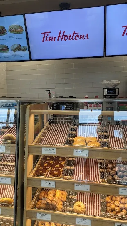 Tim Hortons storefront and interior at 478 Chemin Knowlton, Lac-brome, QC