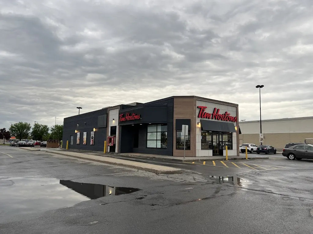 Tim Hortons storefront and interior at 760 Rue Desserte Ouest, Laval, QC