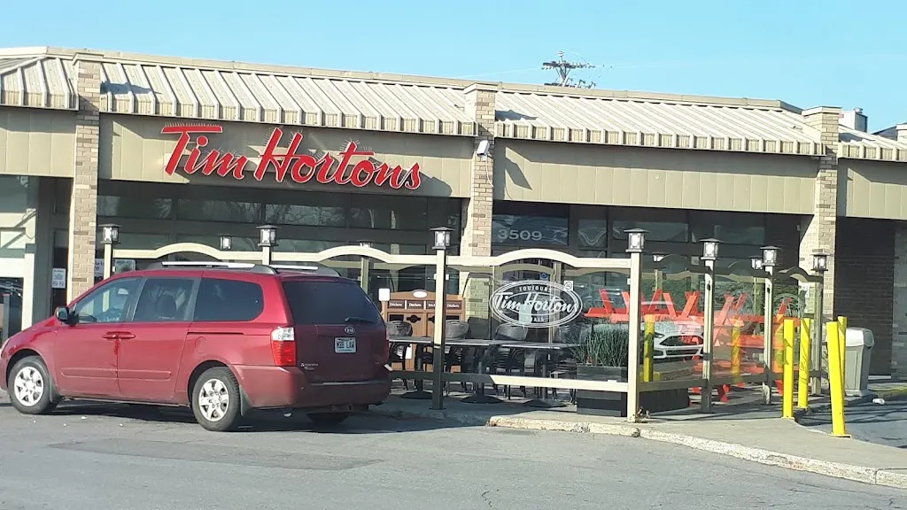 Tim Hortons storefront and interior at 3509, Boul. Dagenais Ouest Place Fabreville, Laval, QC