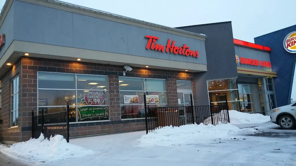 Tim Hortons storefront and interior at 645 Av Taniata, Levis, QC