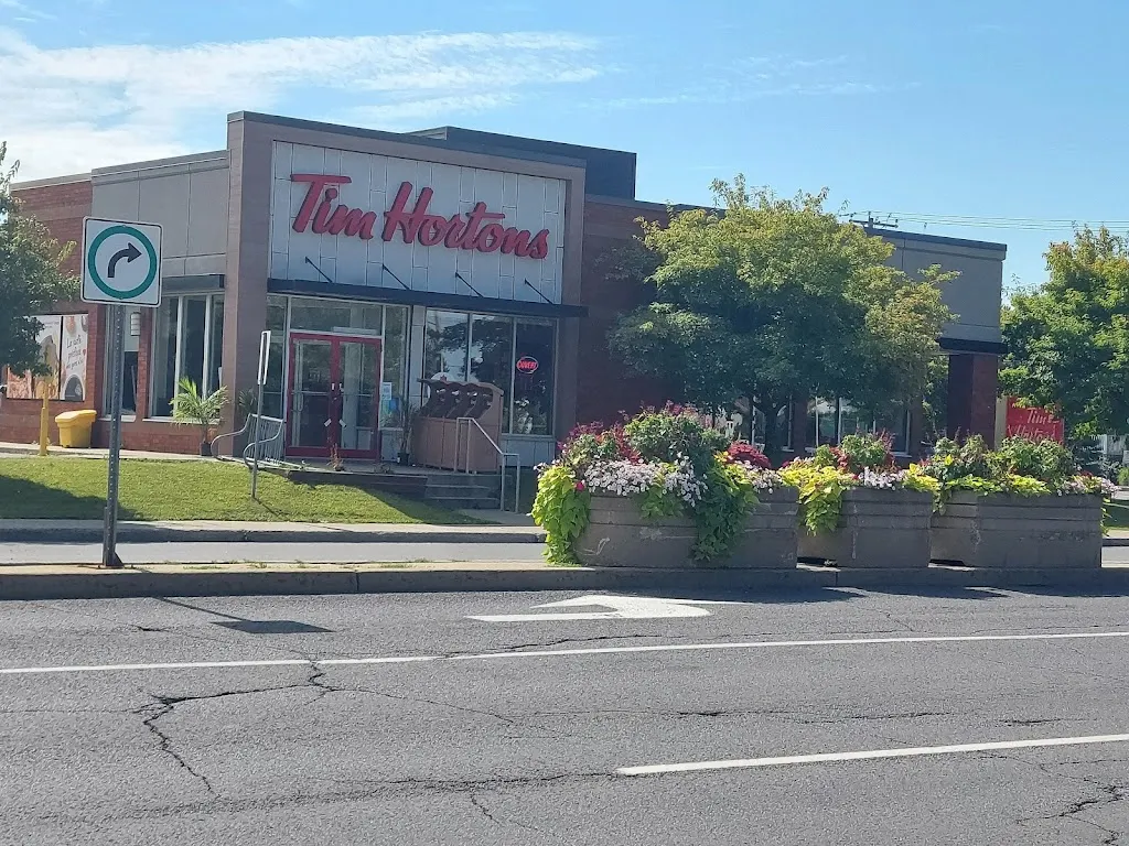 Tim Hortons storefront and interior at 5710, Grande Allee, Longueuil, QC