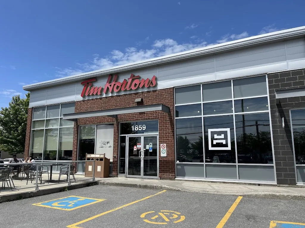 Tim Hortons storefront and interior at 1859 Rue Sherbrooke, Magog, QC