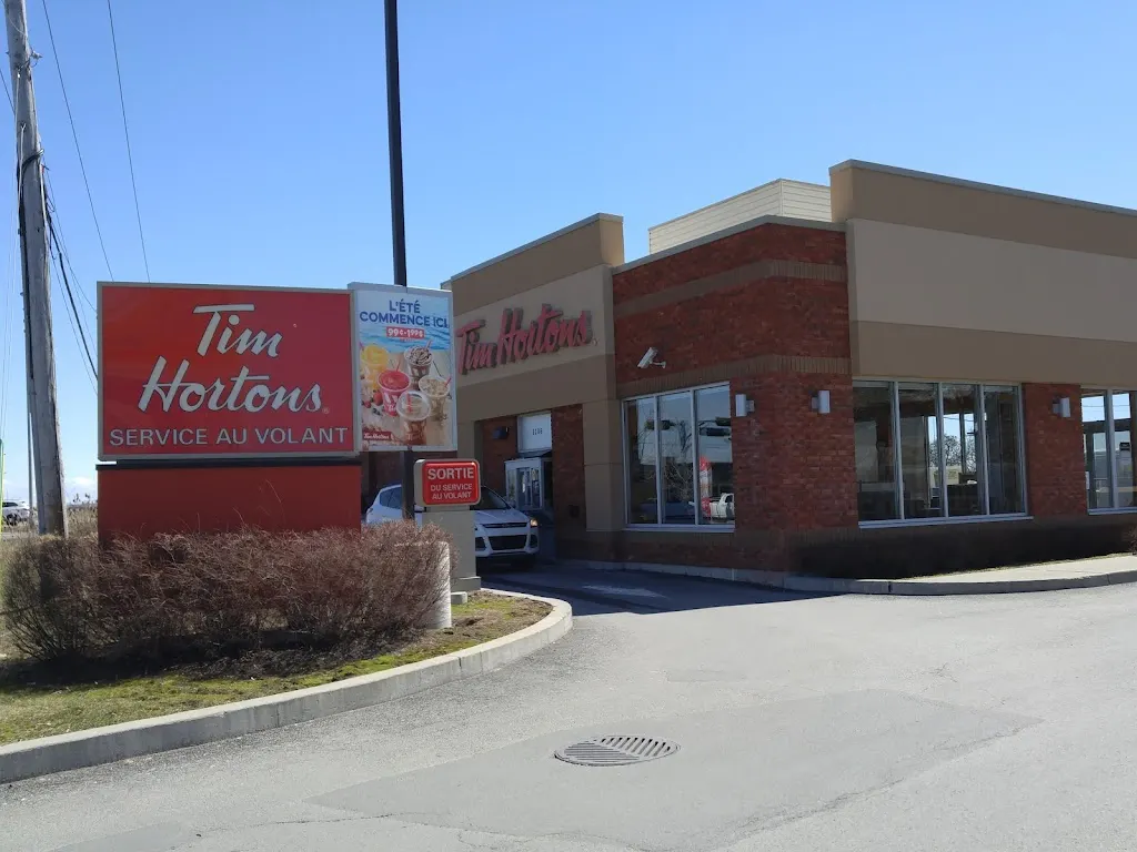 Tim Hortons storefront and interior at 3106 Chemin Sainte-marie, Mascouche, QC