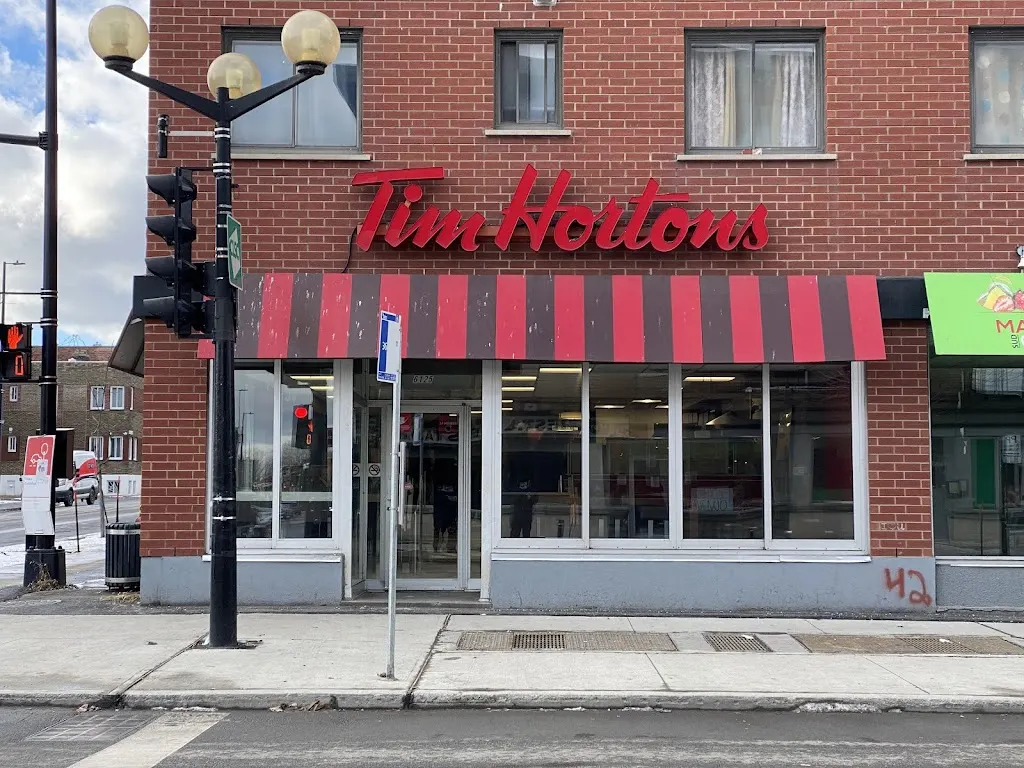Tim Hortons storefront and interior at 6125 Monk Blvd, Montreal, QC