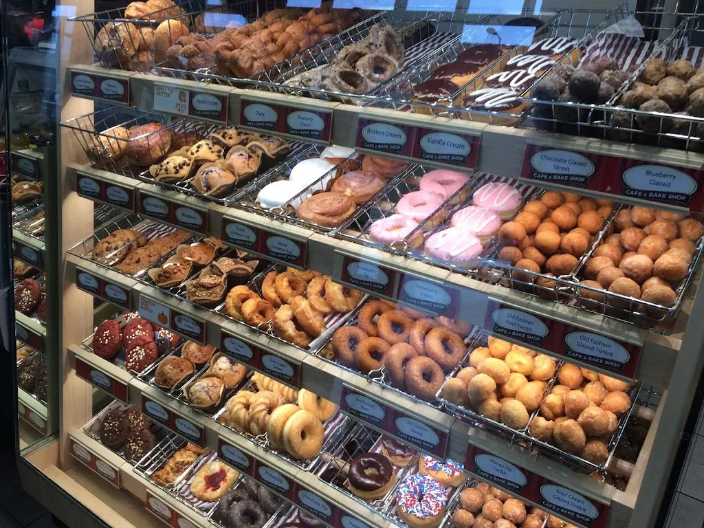 Tim Hortons storefront and interior at 7545 Boul Maurice-duplessis, Montreal, QC