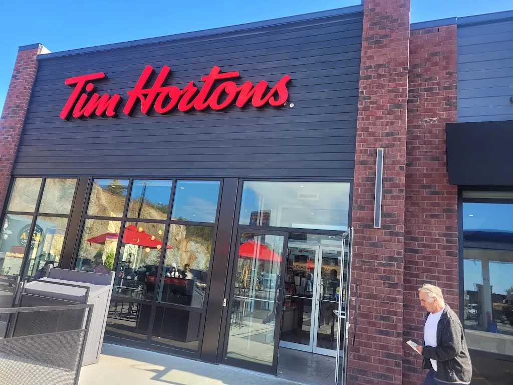 Tim Hortons storefront and interior at 387 Rue Papineau, Papineauville, QC