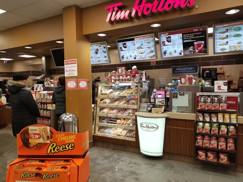 Tim Hortons storefront and interior at 220, Rue Du College, Pont-rouge, QC