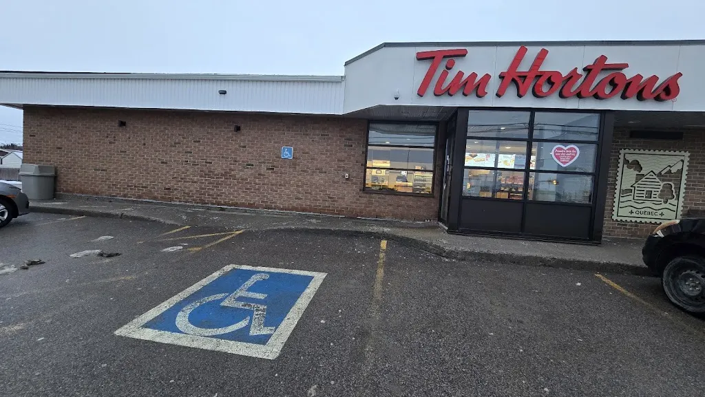 Tim Hortons storefront and interior at 7 Rue Shelter Bay, Port-cartier, QC