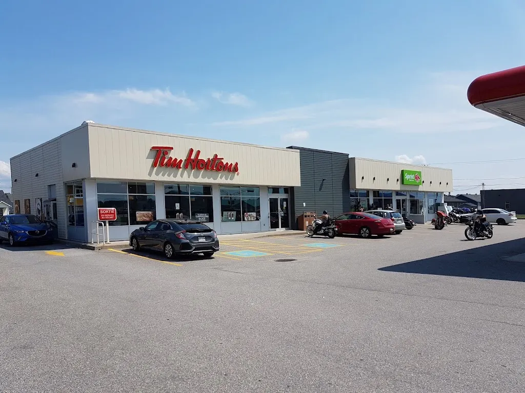 Tim Hortons storefront and interior at 820 Boul Baril Ouest,, Princeville, QC