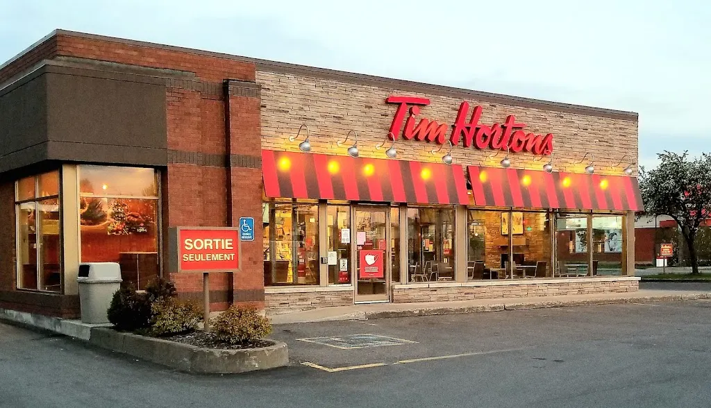 Tim Hortons storefront and interior at 9430, Boul L'ormiere, Québec City, QC