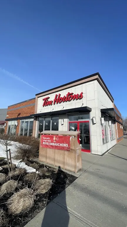 Tim Hortons storefront and interior at 2340 Ch Des Patriotes, Richelieu, QC