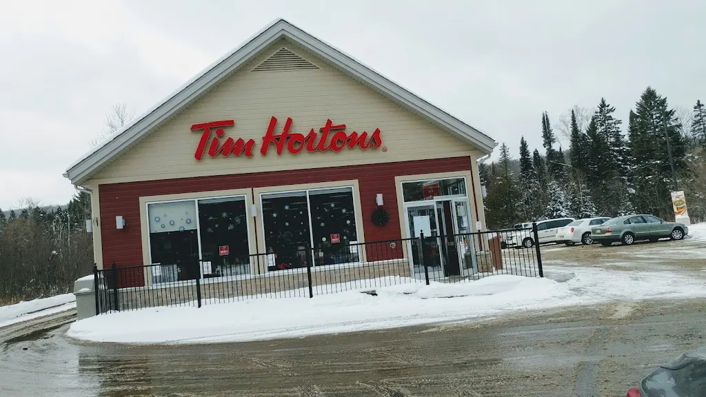 Tim Hortons storefront and interior at 2139, Rue L'annonciation Sud, Rivière-rouge, QC