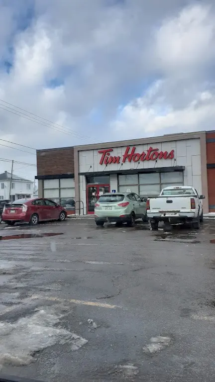 Tim Hortons storefront and interior at 680 Boul Marcotte, Roberval, QC