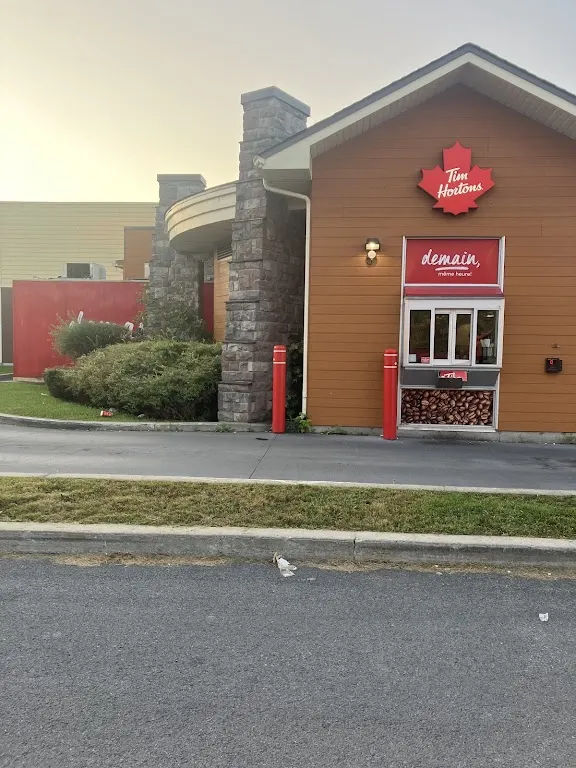 Tim Hortons storefront and interior at 326, Rue De La Visitation, Saint-charles-borromée, QC