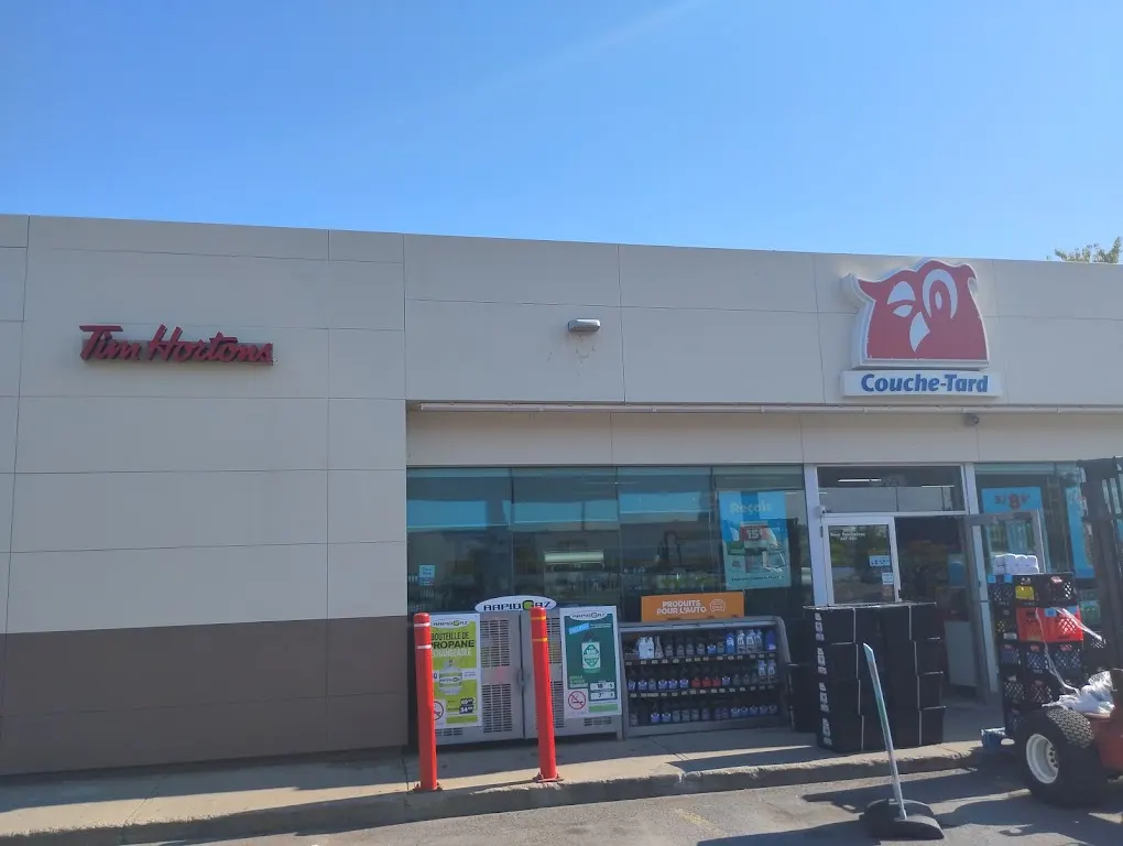Tim Hortons storefront and interior at 3351 Boul Taschereau, Saint Hubert, QC