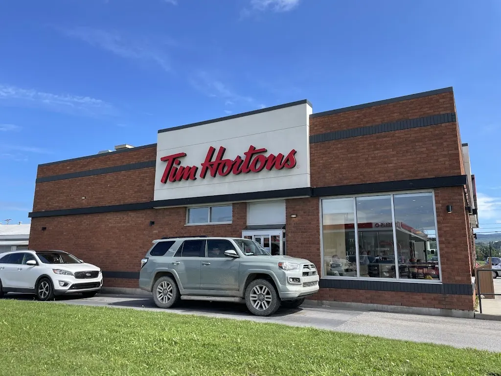 Tim Hortons storefront and interior at 707, Route De L'eglise, Saint-jean-port-joli, QC