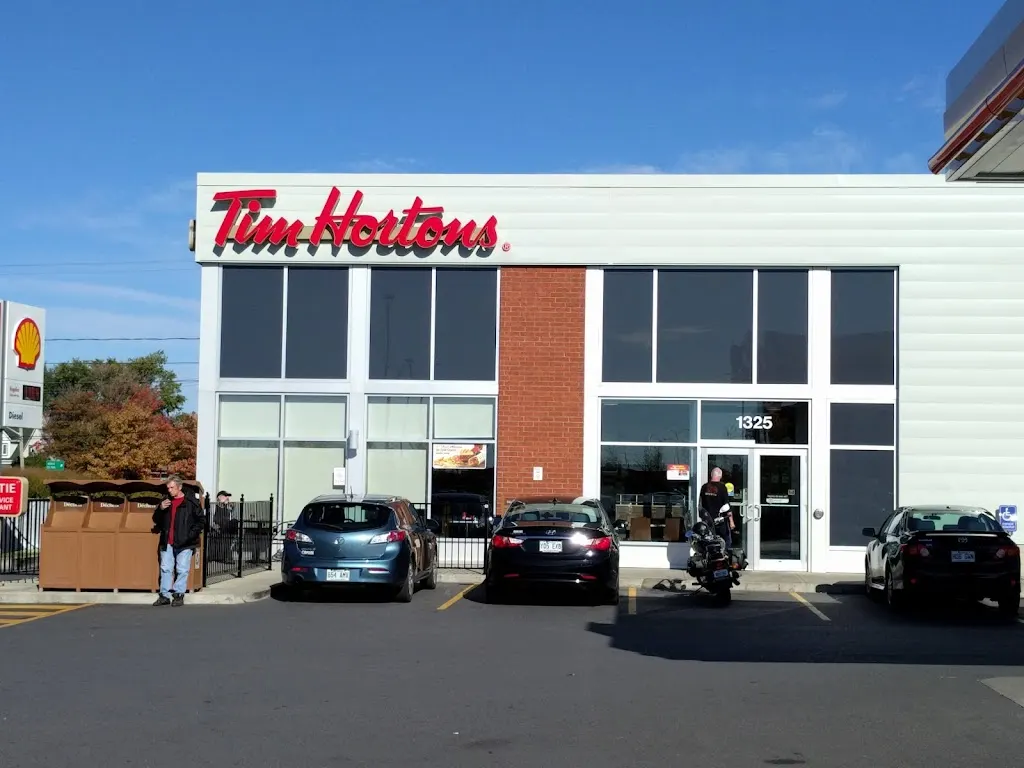 Tim Hortons storefront and interior at 1325 Douglas, Saint-jean-sur-richelieu, QC