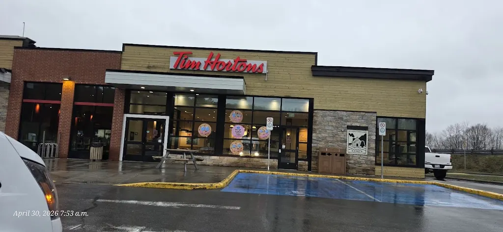 Tim Hortons storefront and interior at 950 Autoroute Des Laurentides, Saint-jerome, QC