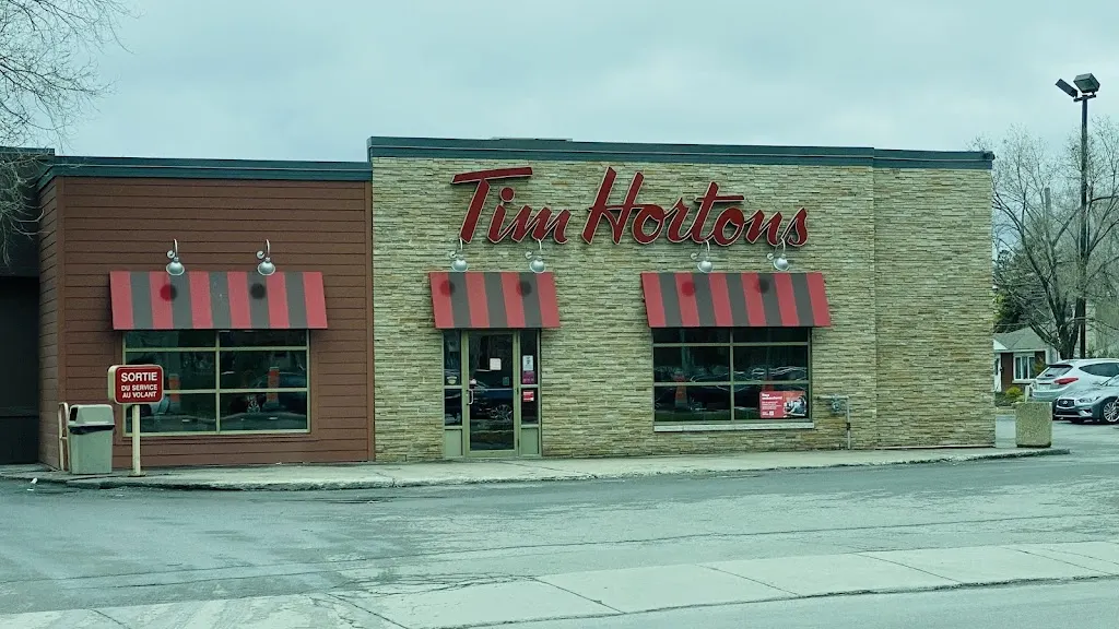 Tim Hortons storefront and interior at 400 Marcel-laurin, Saint-laurent, QC