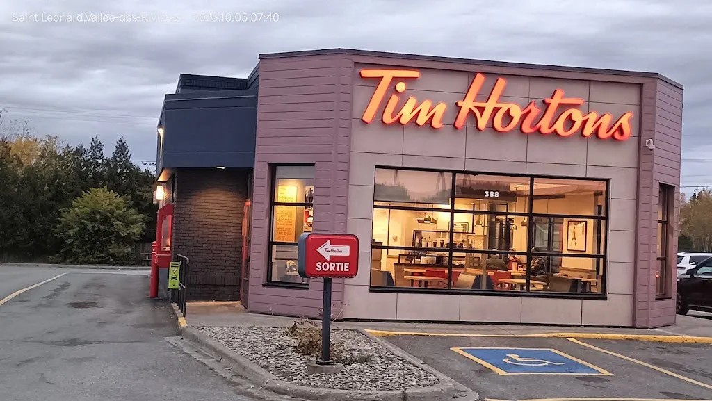 Tim Hortons storefront and interior at 3838, Boul. De La Cote-vertu, Saint-laurent, QC