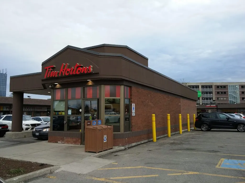 Tim Hortons storefront and interior at 7895, Ch. De La Cote-de-liesse, Saint-laurent, QC