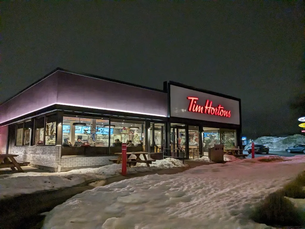 Tim Hortons storefront and interior at 11880, Boul Laurentien, Saint Laurent, QC