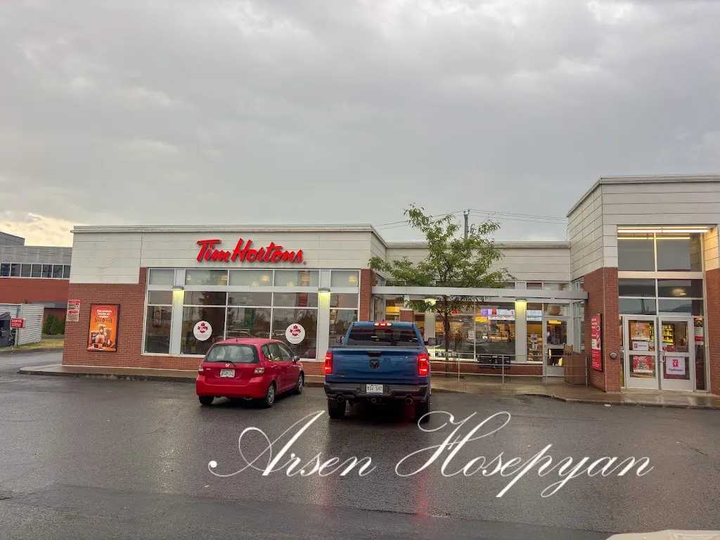 Tim Hortons storefront and interior at 4207 Rue Bernard-pilon, Saint-mathieu-de-beloeil, QC