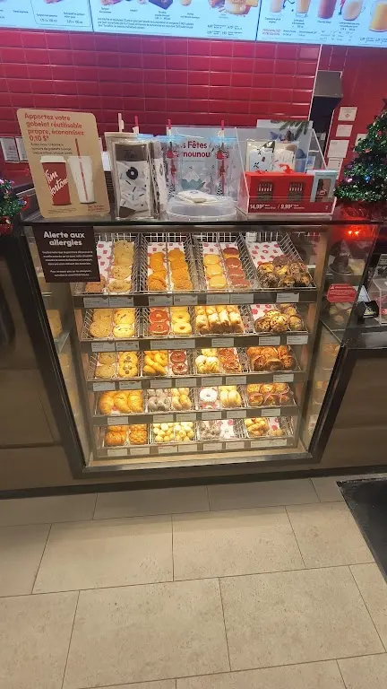 Tim Hortons storefront and interior at 601 Rue J. Oswald Forest, Saint-roch-de-l'achigan, QC