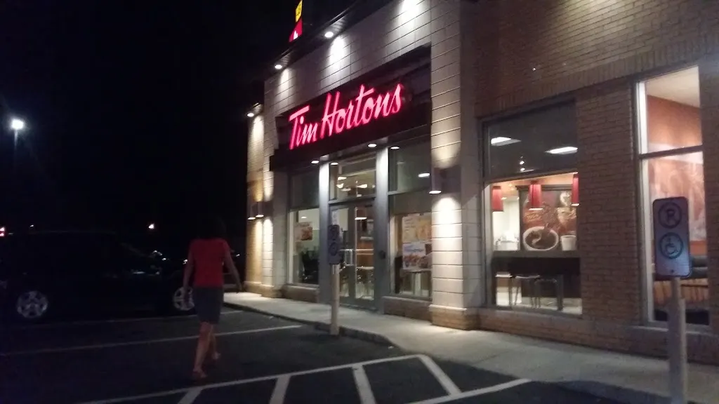 Tim Hortons storefront and interior at 320, Rang Des Ecossais, Sainte-brigide-d'iberville, QC