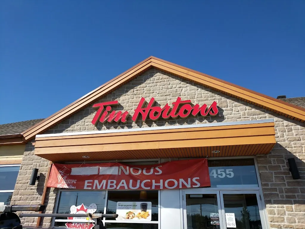Tim Hortons storefront and interior at 4455 Route De Fossambault, Sainte-catherine, QC