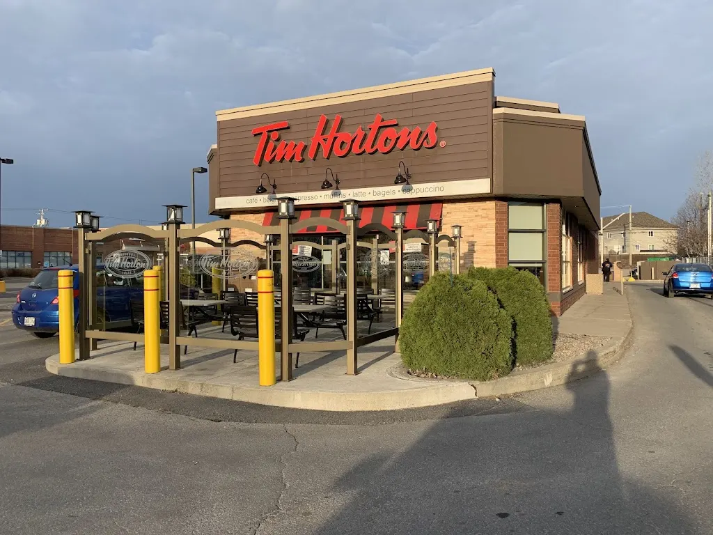 Tim Hortons storefront and interior at 3003, Ch. D'oka, Suite 200, Sainte-marthe-sur-le-lac, QC