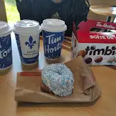 Tim Hortons storefront and interior at 555 17e Rue, Shawinigan, QC