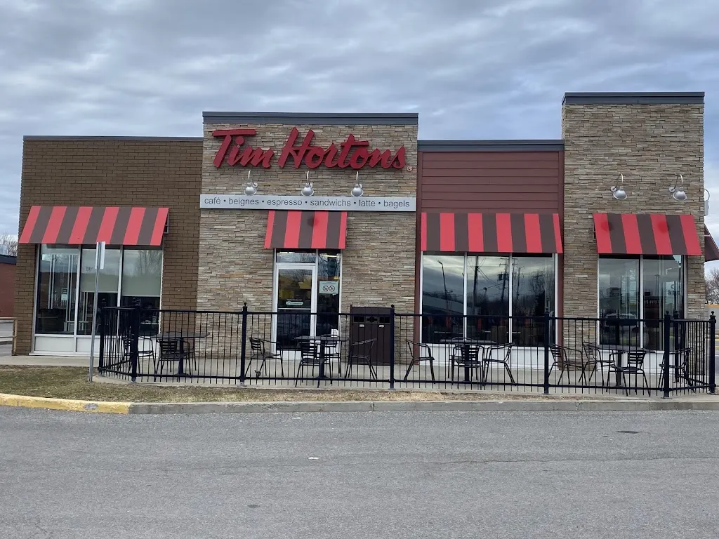 Tim Hortons storefront and interior at 1600 Rue Trudel, Shawinigan, QC
