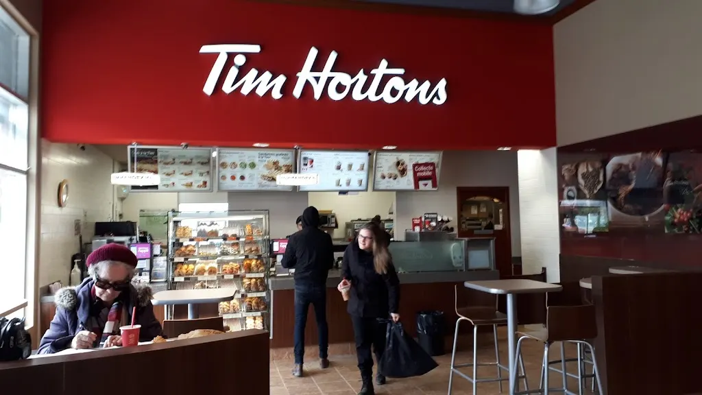 Tim Hortons storefront and interior at 1785 Rue King Ouest, Sherbrooke, QC