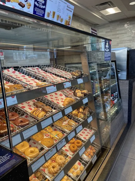 Tim Hortons storefront and interior at 5983, Ch. De St-elie, Sherbrooke, QC