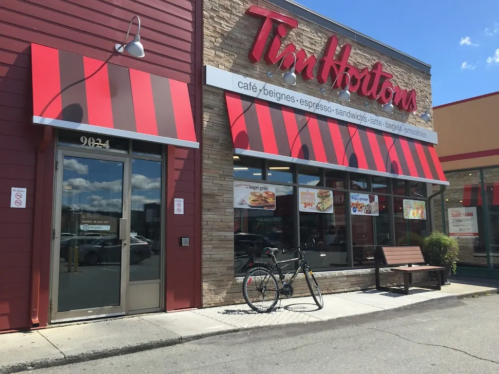 Tim Hortons storefront and interior at 9024 Boul Lacroix, St-georges, QC