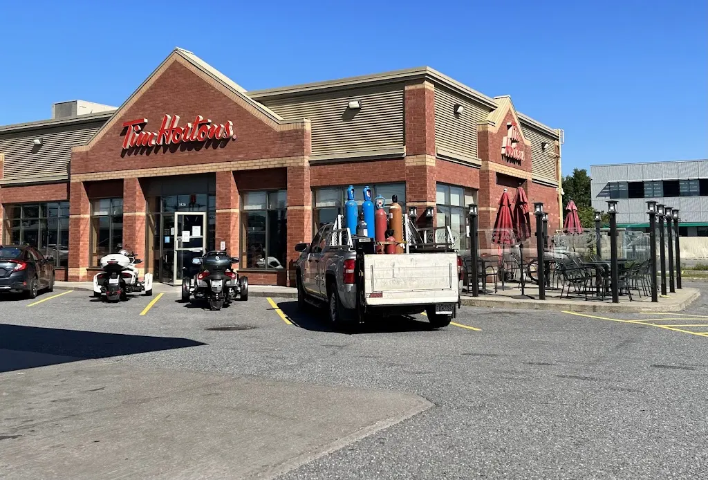 Tim Hortons storefront and interior at 3520 Boul Laframboise, St-hyacinthe, QC