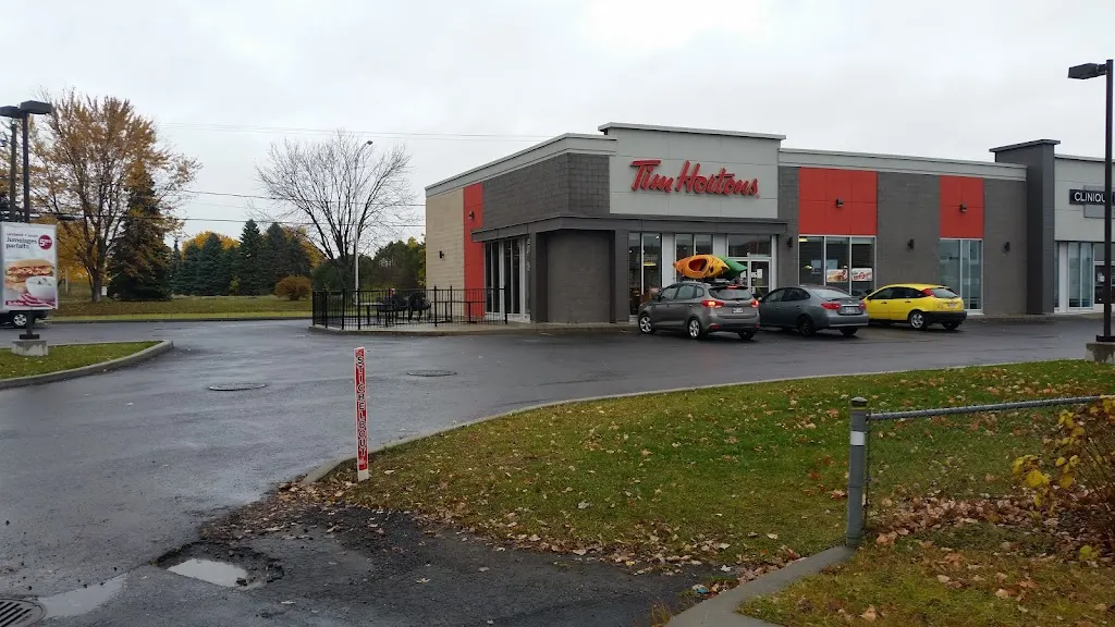 Tim Hortons storefront and interior at 78 Ch Des Patriotes Est, St-jean-sur-richelieu, QC