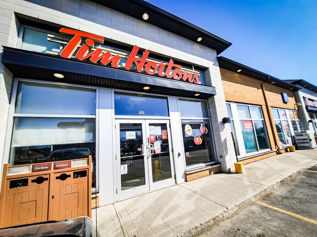 Tim Hortons storefront and interior at 400, Boul. Croisetiere, St-jean-sur-richelieu, QC