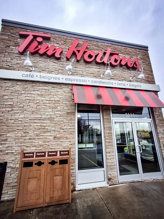 Tim Hortons storefront and interior at 2011 Rte 133, St-jean-sur-richelieu, QC